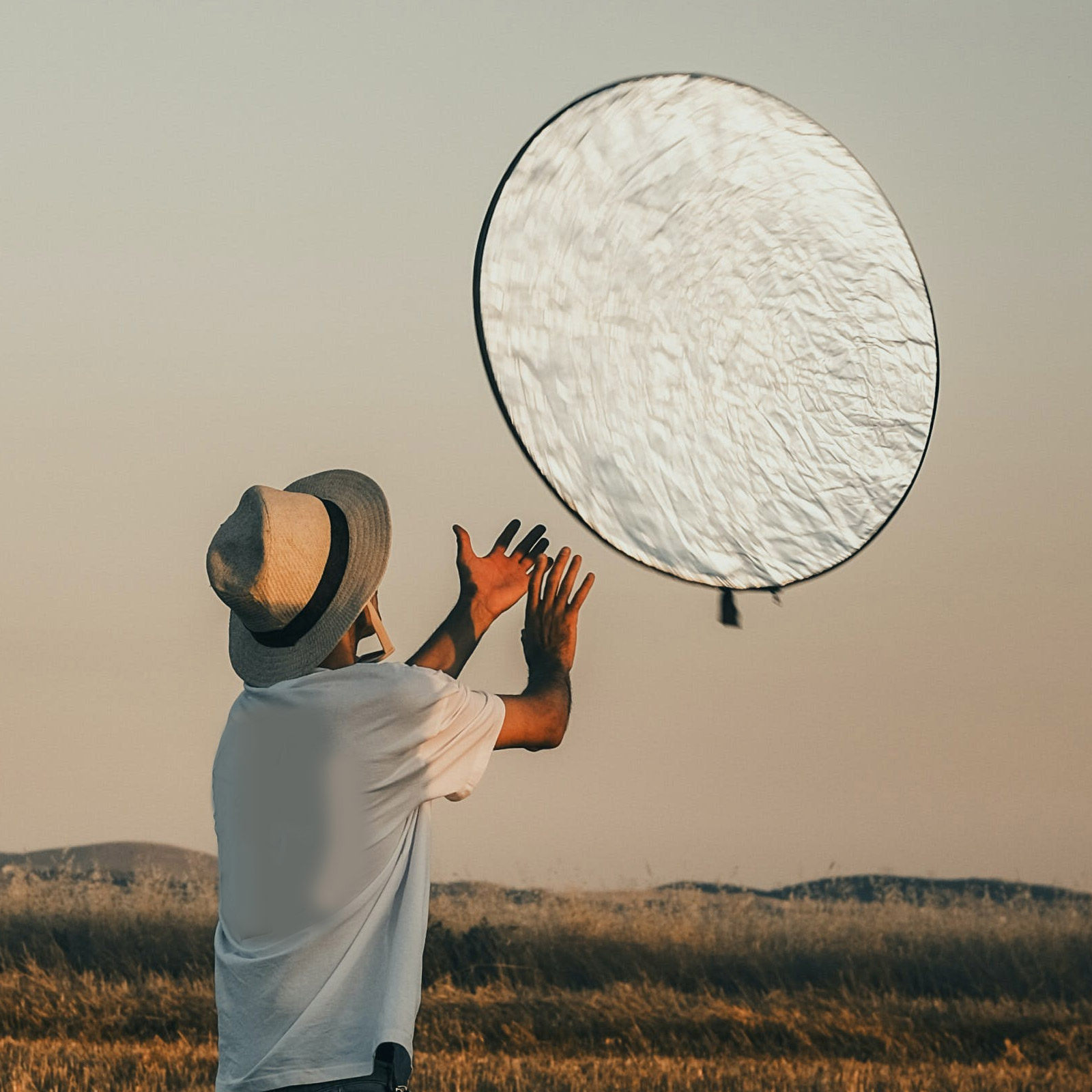 写真用リフレクター 反射板 折りたたみ式 ライトディフューザ - Photography Lighting Diffuser のレビューと価格